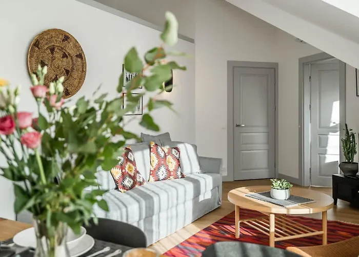 Butas Domillion New Duplex 12ppl Balconies Free Park N2a