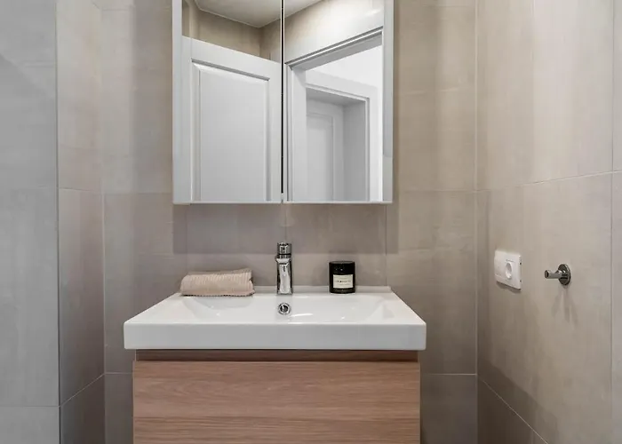 Domillion New Duplex 12ppl Balconies Free Park N2a *