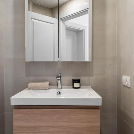 Domillion New Duplex 12ppl Balconies Free Park N2a *